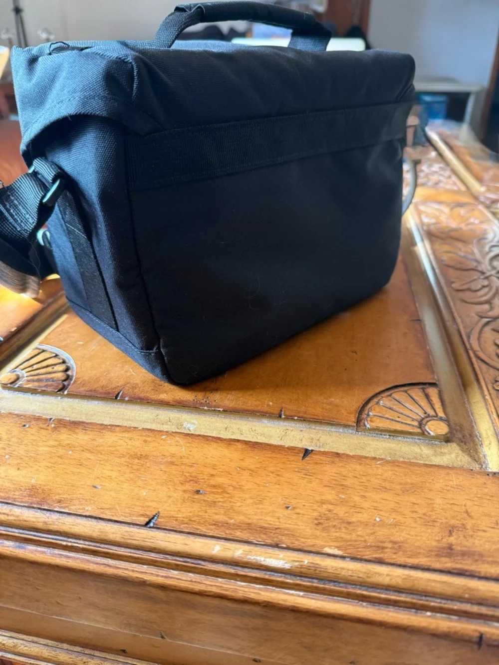 Canon Black Compact Messenger Camera Bag with Adjustable Strap